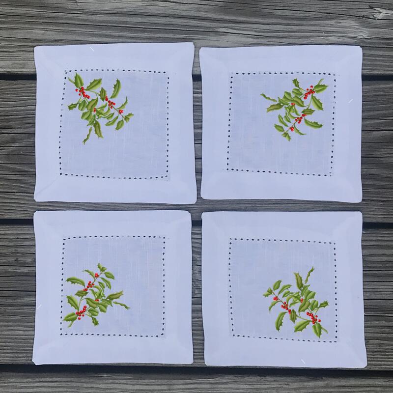 holly-cocktail-napkins